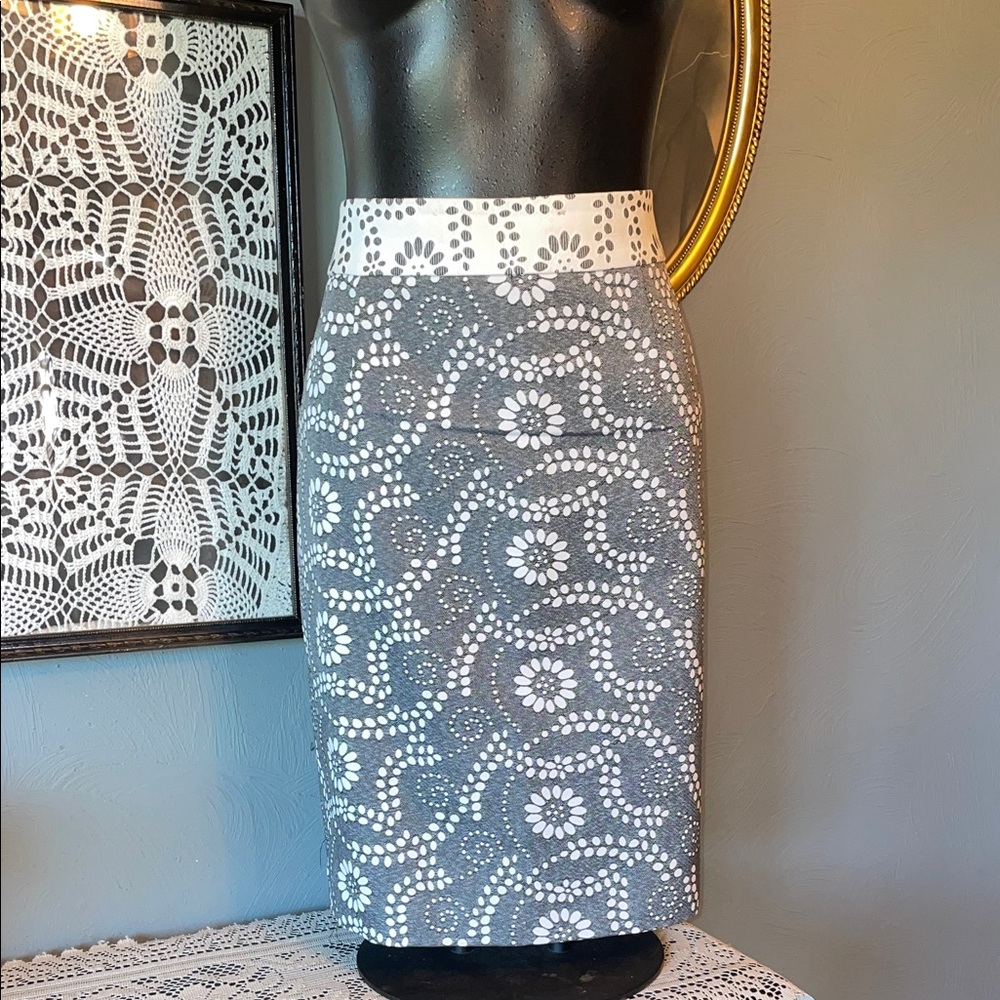Banana Republic Gray and White Floral Pencil Skirt